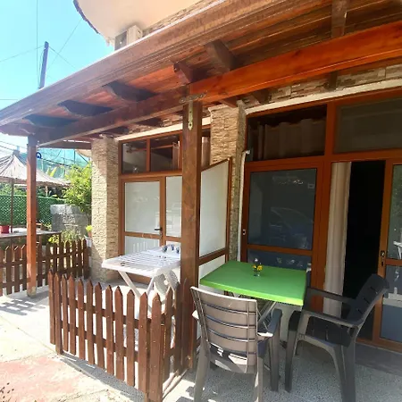 At-salaj3 度假居 Vlorë